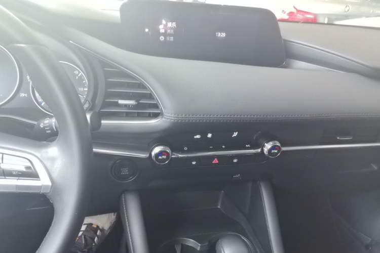 Used Mazda 3 Axela 2020 2.0L Automatic Zhiya Edition Audio And AC Panel