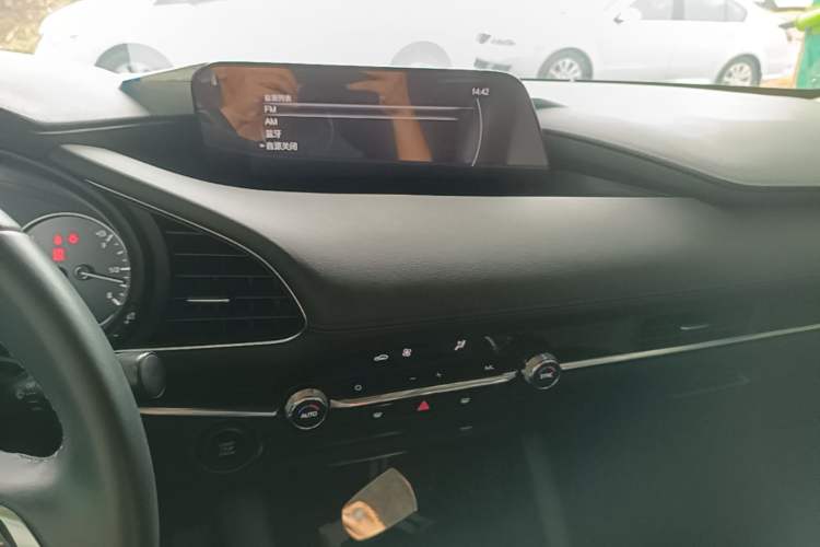 Used Mazda 3 Axela 2020 2.0L Automatic Zhiya Edition Audio And AC Panel