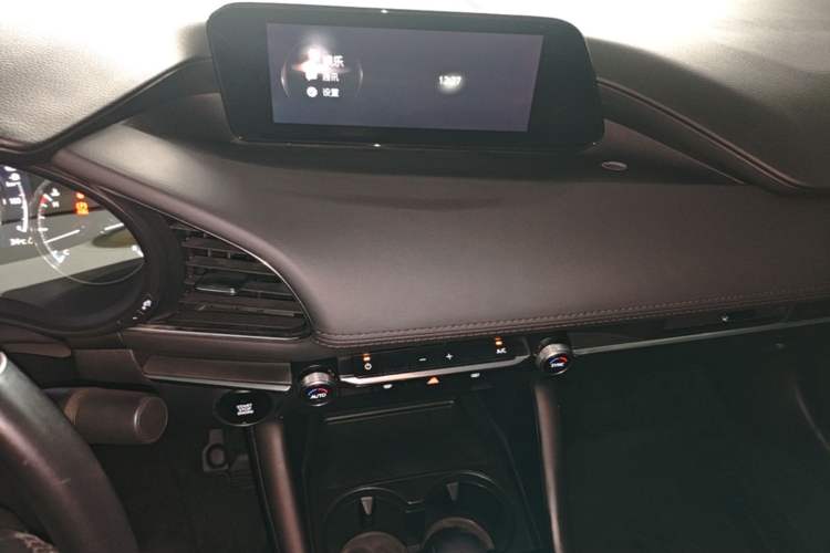 Used Mazda 3 Axela 2020 2.0L Automatic Zhiya Edition Audio And AC Panel