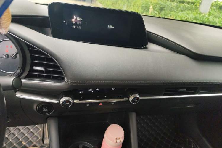 Used Mazda 3 Axela 2020 2.0L Automatic Zhiya Edition Audio And AC Panel