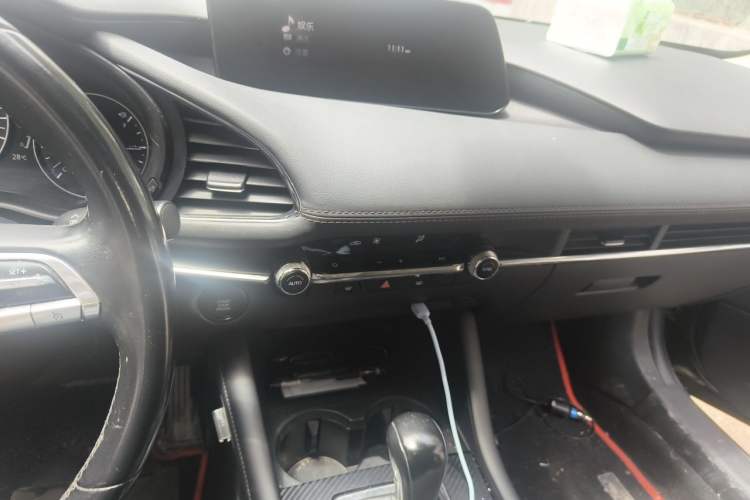 Used Mazda 3 Axela 2020 2.0L Automatic ZhiXuan Edition Audio And AC Panel