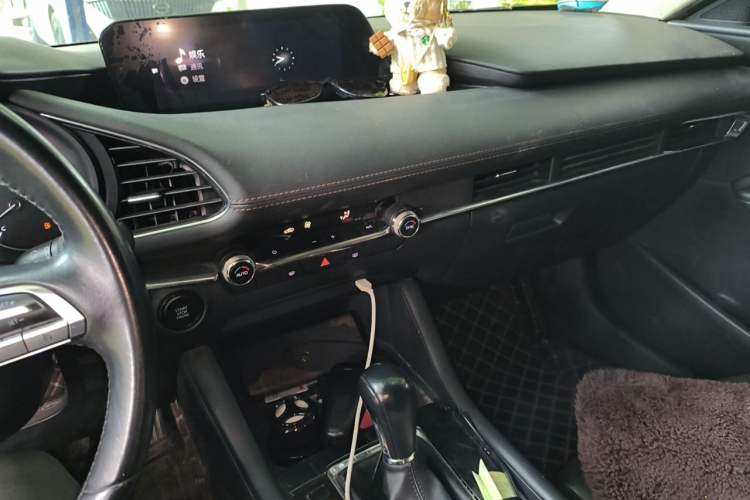Used Mazda 3 Axela 2020 2.0L Automatic Zhiya Edition Audio And AC Panel