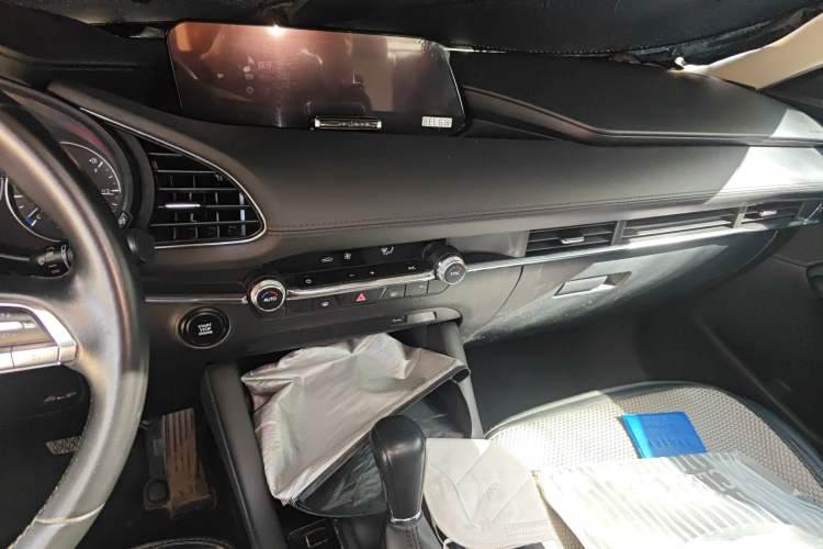 Used Mazda 3 Axela 2020 2.0L Automatic Zhiya Edition Audio And AC Panel