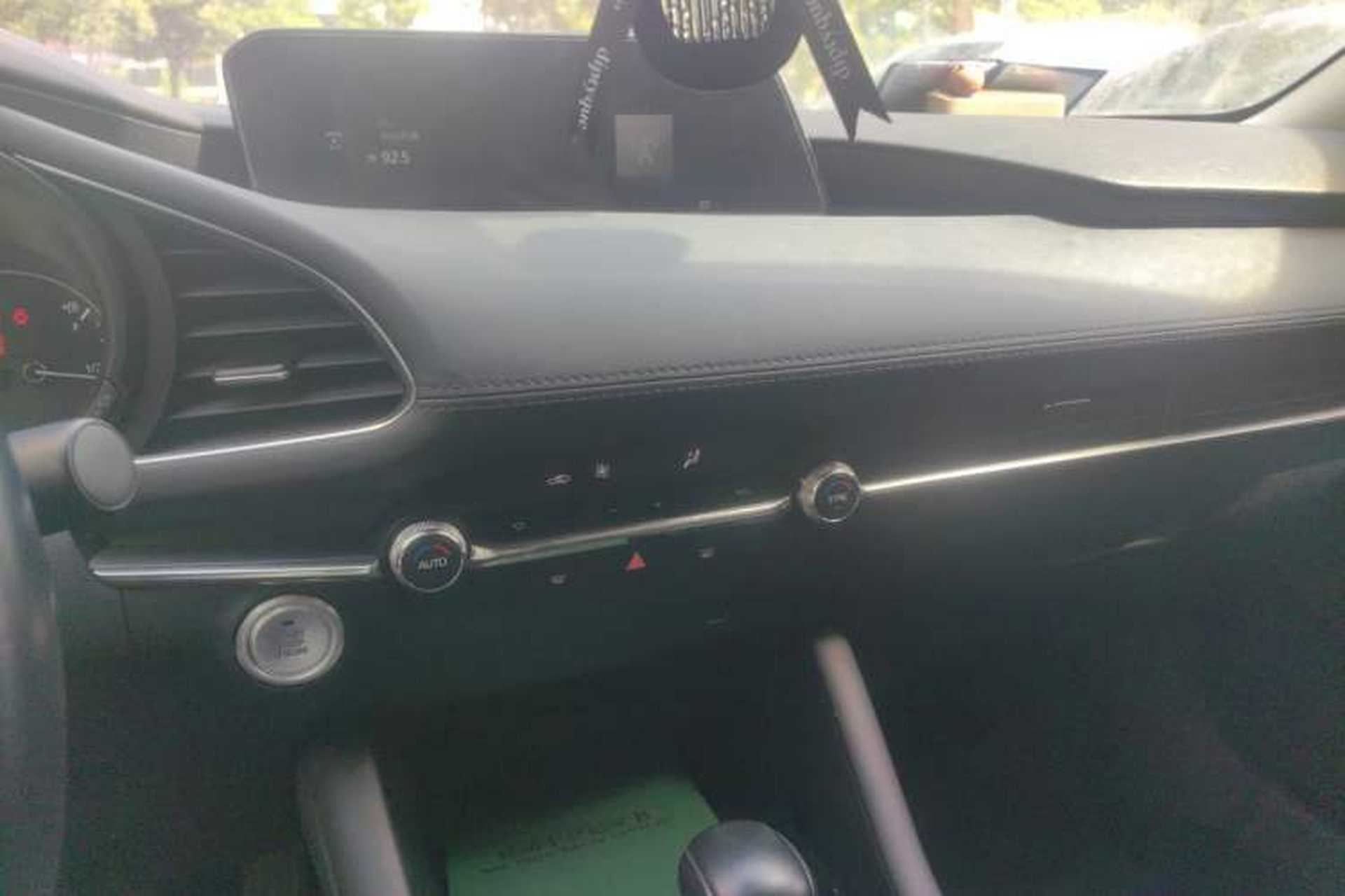 Used Mazda 3 Axela 2020 2.0L Automatic Zhiya Edition Audio And AC Panel