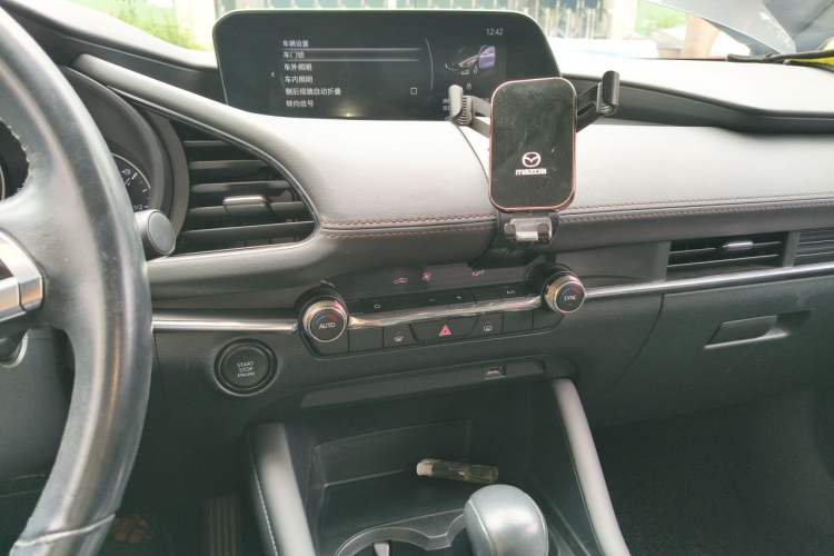 Used Mazda 3 Axela 2020 2.0L Automatic Zhiya Edition Audio And AC Panel