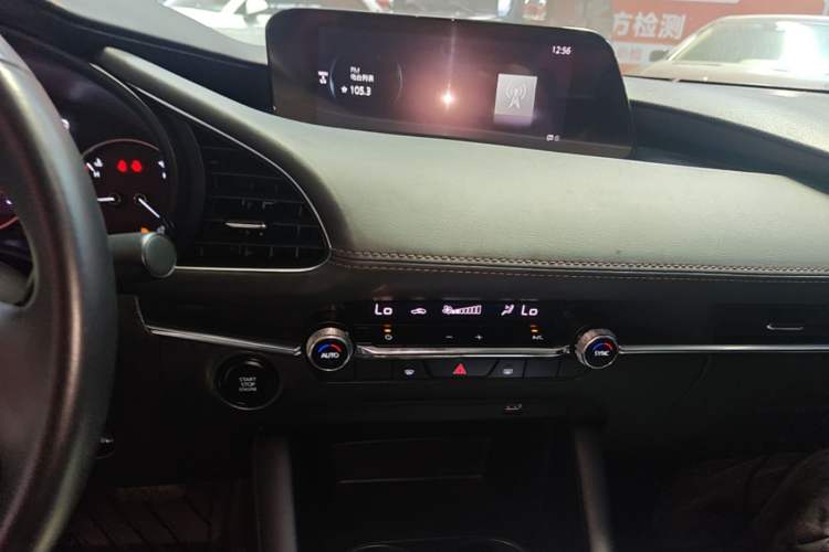Used Mazda 3 Axela 2020 2.0L Automatic Zhiya Edition Audio And AC Panel