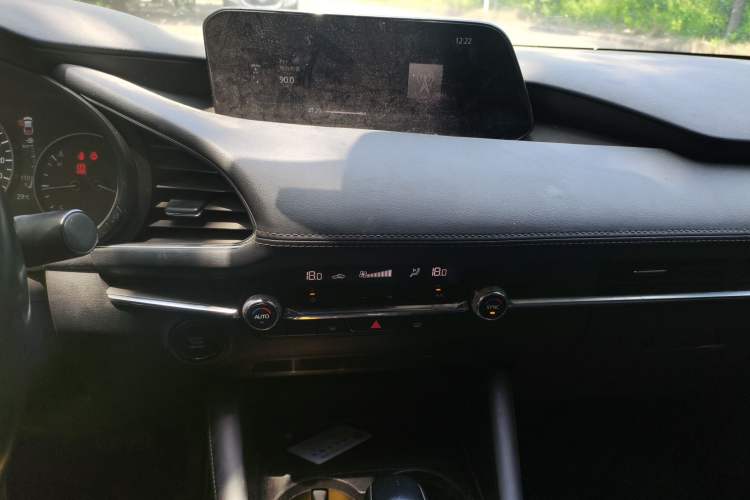 Used Mazda 3 Axela 2020 2.0L Automatic ZhiXuan Edition Audio And AC Panel