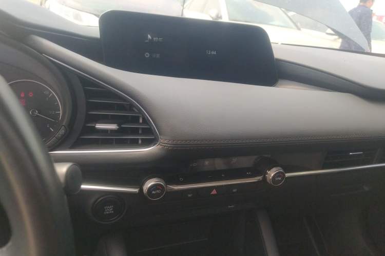 Used Mazda 3 Axela 2020 2.0L Automatic Zhiya Edition Audio And AC Panel