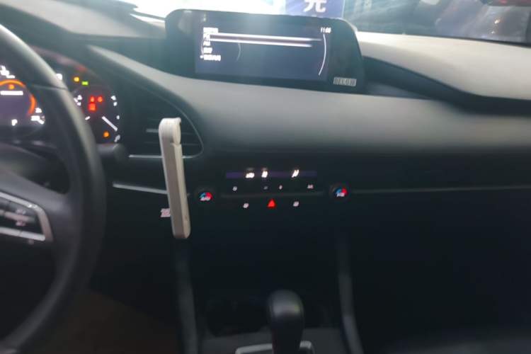 Used Mazda 3 Axela 2020 1.5L Automatic Luxury Version Audio And AC Panel