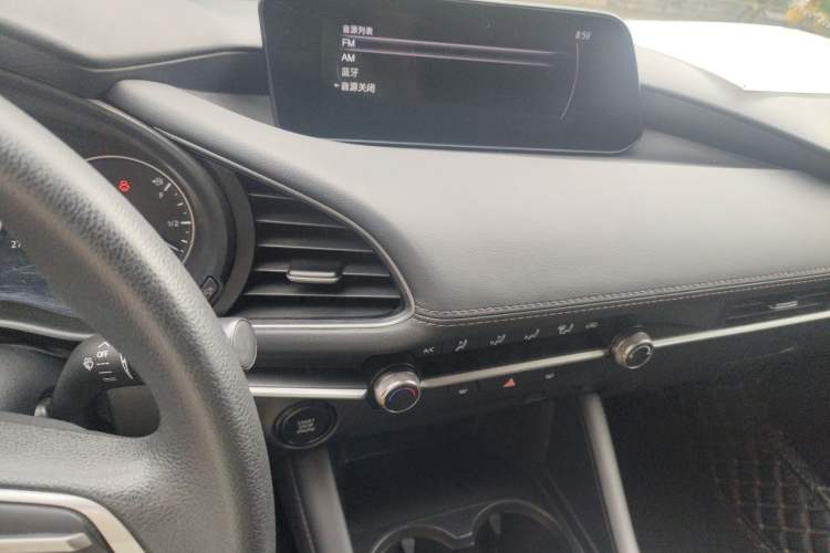 Used Mazda 3 Axela 2020 1.5L Manual ZhiMei Edition Audio And AC Panel