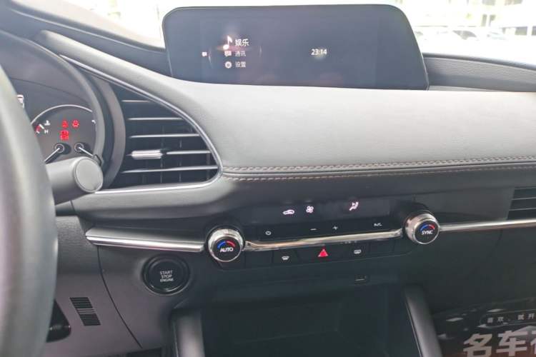 Used Mazda 3 Axela 2020 2.0L Automatic Zhiya Edition Audio And AC Panel