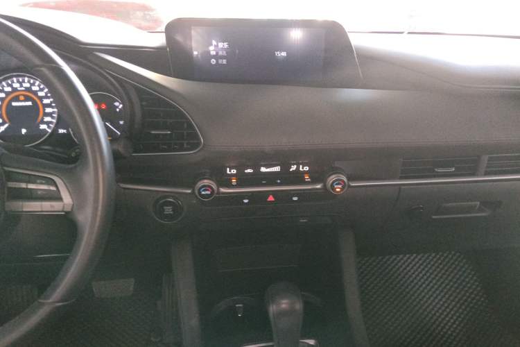 Used Mazda 3 Axela 2020 1.5L Automatic Luxury Version Audio And AC Panel
