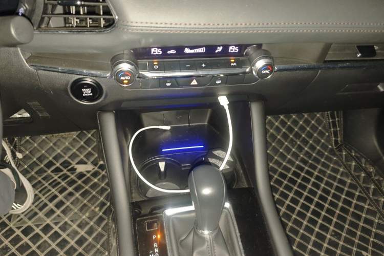 Used Mazda 3 Axela 2020 2.0L Automatic Zhiya Edition Audio And AC Panel