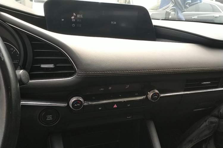 Used Mazda 3 Axela 2020 2.0L Automatic Zhiya Edition Audio And AC Panel