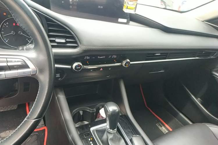 Used Mazda 3 Axela 2020 2.0L Automatic Zhiya Edition Audio And AC Panel