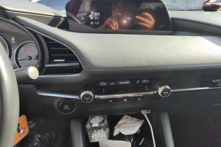 Used Mazda 3 Axela 2020 2.0L Automatic Zhiya Edition Audio And AC Panel