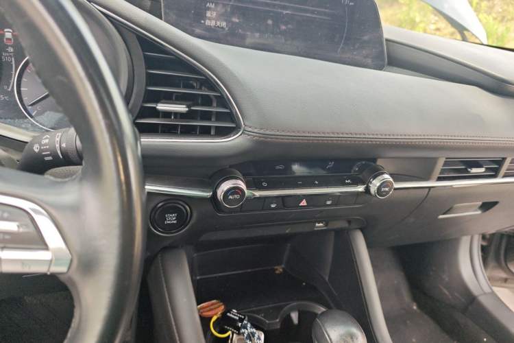 Used Mazda 3 Axela 2020 2.0L Automatic ZhiXuan Edition Audio And AC Panel