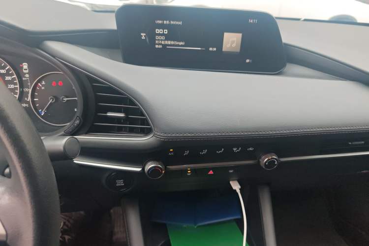Used Mazda 3 Axela 2020 1.5L Automatic ZhiMei Edition Audio And AC Panel