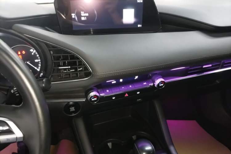 Used Mazda 3 Axela 2020 2.0L Automatic Zhiya Edition Audio And AC Panel
