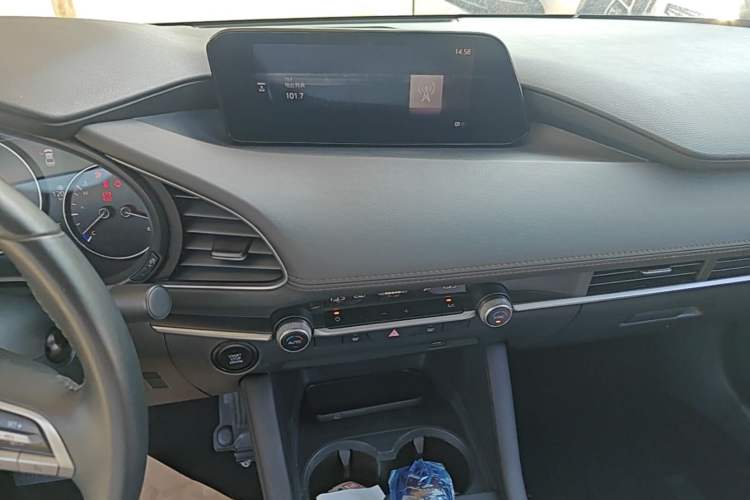 Used Mazda 3 Axela 2020 1.5L Automatic Luxury Version Audio And AC Panel
