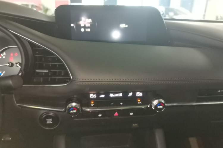 Used Mazda 3 Axela 2020 2.0L Automatic Zhiya Edition Audio And AC Panel