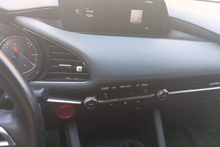 Used Mazda 3 Axela 2020 2.0L Automatic Zhiya Edition Audio And AC Panel