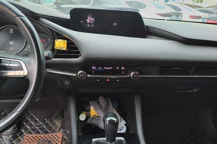 Used Mazda 3 Axela 2020 2.0L Automatic Zhiya Edition Audio And AC Panel