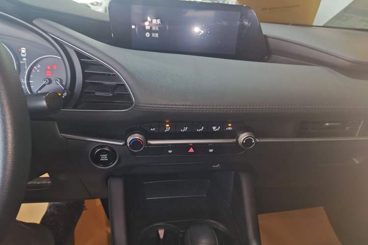 Used Mazda 3 Axela 2020 1.5L Automatic ZhiMei Edition Audio And AC Panel