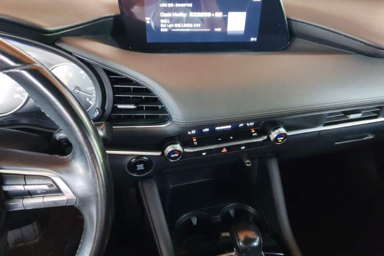 Used Mazda 3 Axela 2020 2.0L Automatic Zhiya Edition Audio And AC Panel