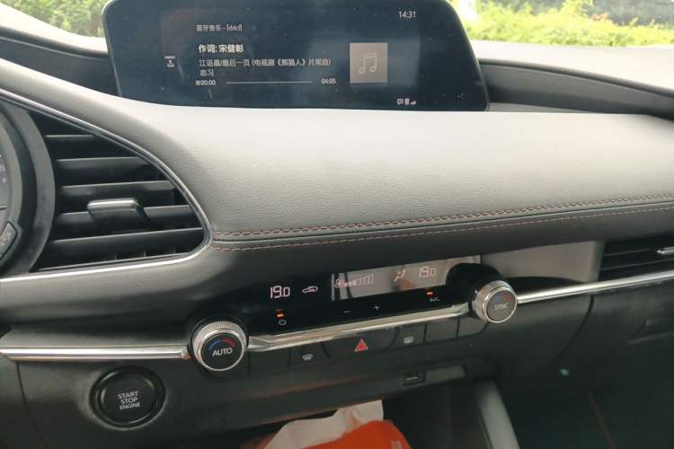 Used Mazda 3 Axela 2020 2.0L Automatic ZhiXuan Edition Audio And AC Panel