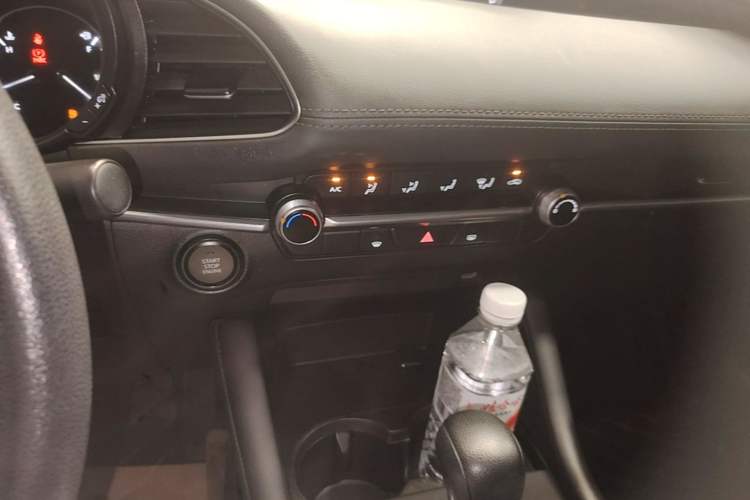 Used Mazda 3 Axela 2020 1.5L Automatic ZhiMei Edition Audio And AC Panel