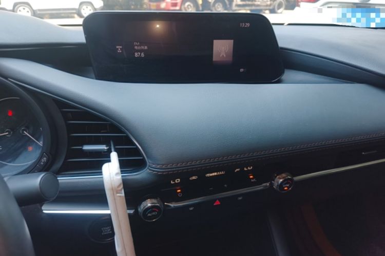 Used Mazda 3 Axela 2020 2.0L Automatic Zhiya Edition Audio And AC Panel