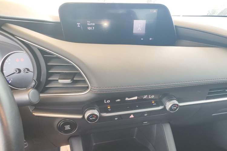 Used Mazda 3 Axela 2020 1.5L Automatic Luxury Version Audio And AC Panel