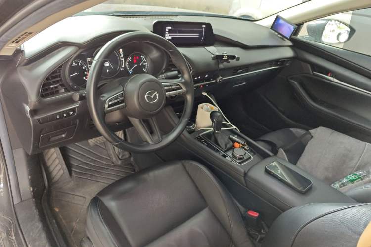 Used Mazda 3 Axela 2020 1.5L Automatic Luxury Version Center Console