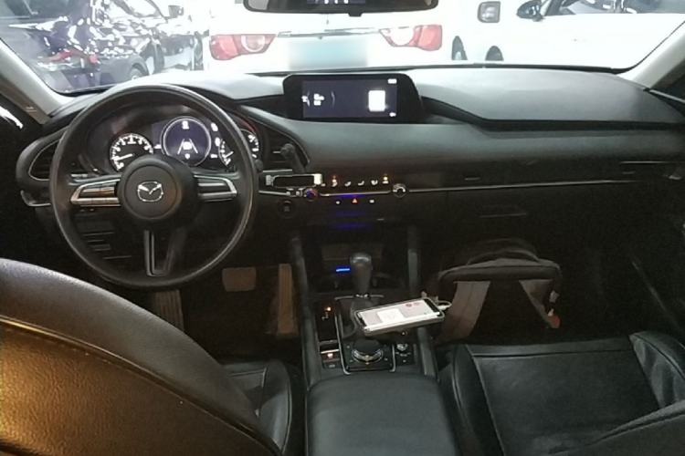 Used Mazda 3 Axela 2020 1.5L Automatic ZhiMei Edition Center Console