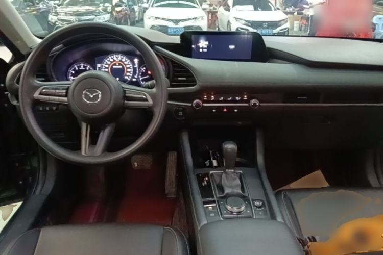 Used Mazda 3 Axela 2020 1.5L Automatic ZhiMei Edition Center Console