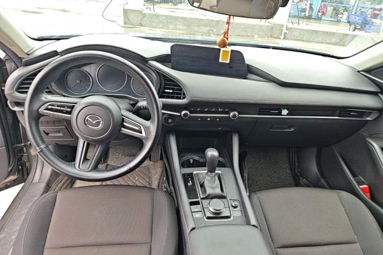 Used Mazda 3 Axela 2020 1.5L Automatic ZhiMei Edition Center Console
