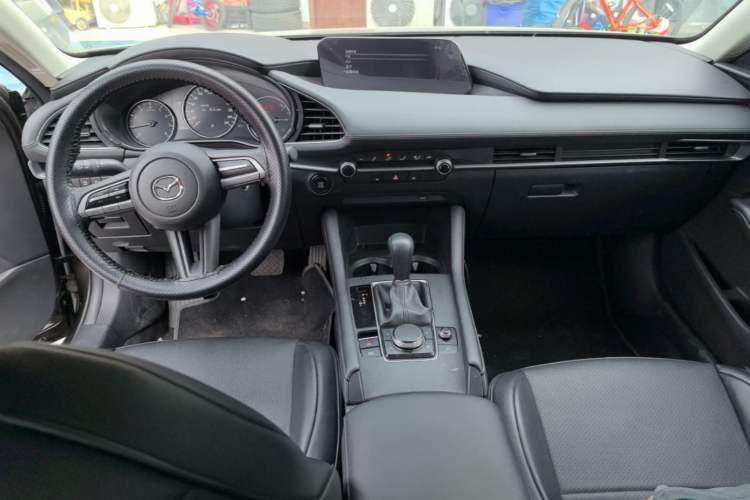 Used Mazda 3 Axela 2020 1.5L Automatic ZhiMei Edition Center Console