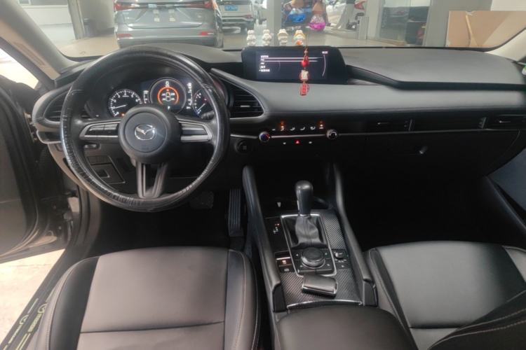 Used Mazda 3 Axela 2020 1.5L Automatic ZhiMei Edition Center Console