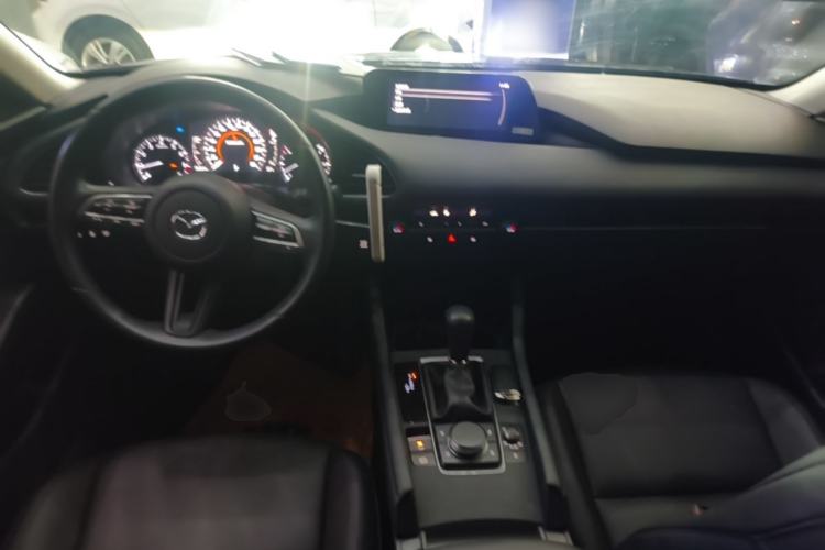 Used Mazda 3 Axela 2020 1.5L Automatic Luxury Version Center Console