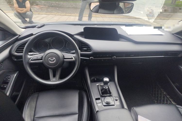 Used Mazda 3 Axela 2020 1.5L Manual ZhiMei Edition Center Console