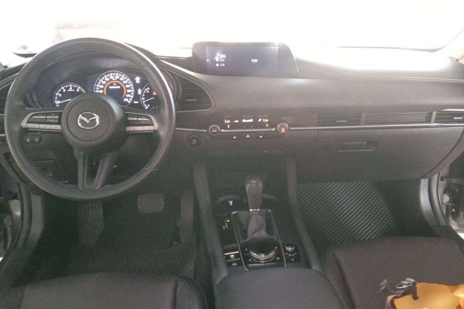 Used Mazda 3 Axela 2020 1.5L Automatic Luxury Version Center Console