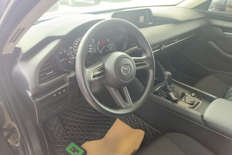 Used Mazda 3 Axela 2020 1.5L Automatic ZhiMei Edition Center Console