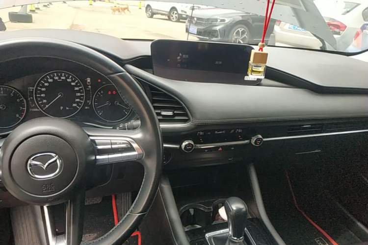 Used Mazda 3 Axela 2020 2.0L Automatic Zhiya Edition Center Console