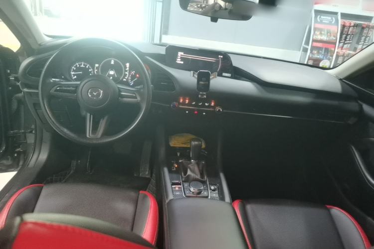 Used Mazda 3 Axela 2020 1.5L Automatic ZhiMei Edition Center Console