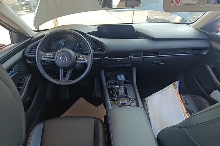 Used Mazda 3 Axela 2020 1.5L Automatic Luxury Version Center Console