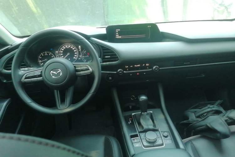 Used Mazda 3 Axela 2020 1.5L Automatic Luxury Version Center Console