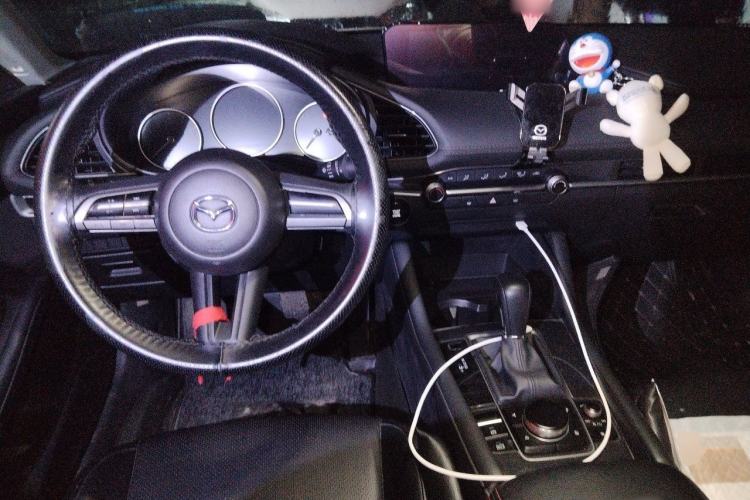 Used Mazda 3 Axela 2020 1.5L Automatic ZhiMei Edition Center Console