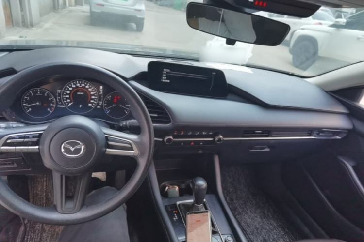 Used Mazda 3 Axela 2020 1.5L Automatic ZhiMei Edition Center Console