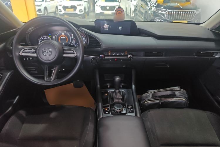 Used Mazda 3 Axela 2020 1.5L Automatic ZhiMei Edition Center Console